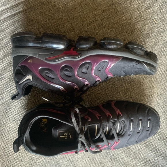 vapormax plus black size 13